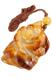 Янтарный кулон «Роза»