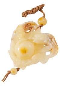 Кулон из янтаря «Карпы кои»