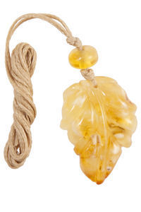 Кулон «Янтарный листочек»