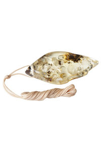 Кулон из полированного светлого камня янтаря