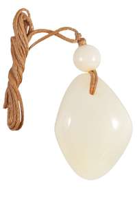 Янтарный камень-кулон с шариком янтаря молочного оттенка