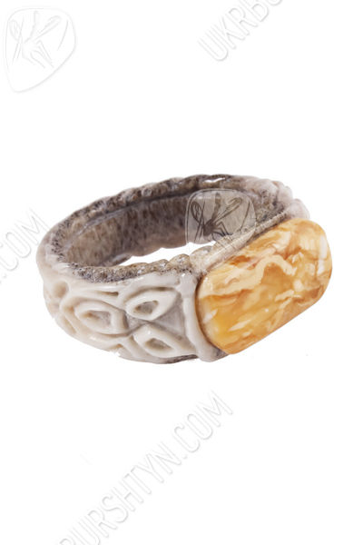 Перстень з рогу оленя і бурштину