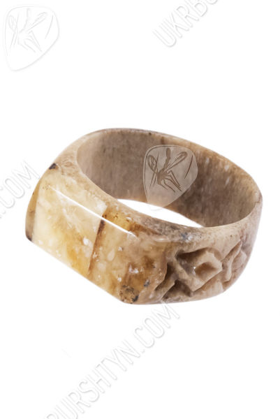 Перстень з рогу оленя і бурштину