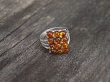 Авторське кільце з бурштиновими кабошонами коньячного відтінку
