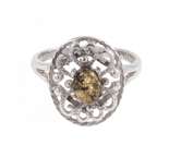 Фигурное кольцо из серебра и янтаря «Клаудия»