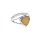 Кольцо серебряное с янтарем «Сердце»