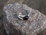 Кольцо серебряное с темным янтарем