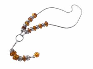 Колье из серебра с янтарными вставками