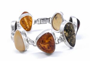 Браслет с разноцветным янтарем