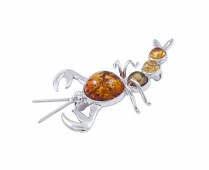 Серебряная брошь с янтарными вставками «Скорпион»