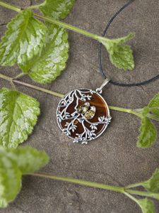  Кулон с янтарем в серебре «Неразлучники»