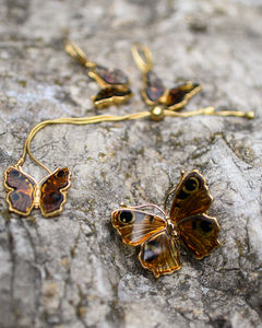 Брошка срібна з бурштином та позолотою «Метелик»