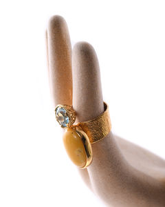 Каблучка срібна з бурштином та топазом «Каталея»