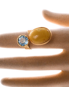 Каблучка срібна з бурштином та топазом «Каталея»