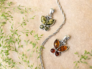 Срібний кулон з бурштином «Метелик»