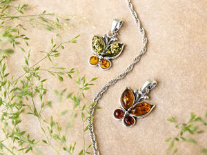 Срібний кулон з бурштином «Метелик»