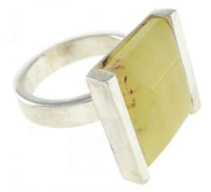 Кольцо серебряное с янтарем