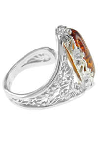 Перстень в срібній оправі з квітковими візерунками «Тара»