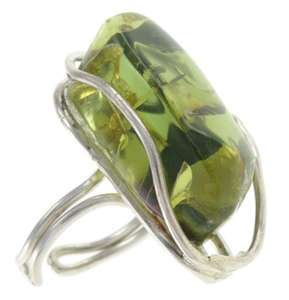 Разомкнутое кольцо с зеленым янтарем