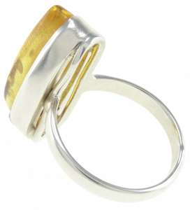Серебряное кольцо с полупрозрачным камнем
