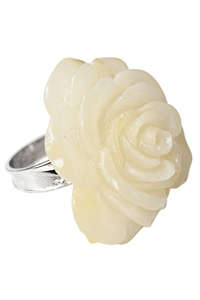Серебряное кольцо с янтарем «Белая роза»