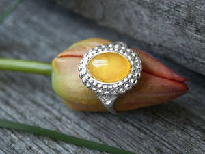 Срібний перстень з бурштином «Деліс»