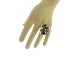 Серебряное кольцо с янтарем «Демилия»