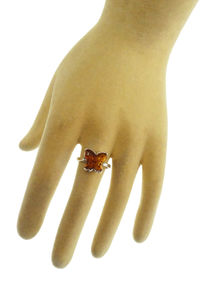 Срібний перстень з бурштином «Метелик»