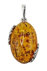 Серебряный кулон с янтарем «Камея»