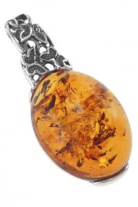 Кулон з бурштиновим кабошоном в срібній оправі «Політ метеликів»