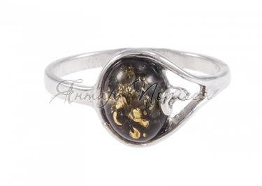Серебряное кольцо с янтарной вставкой
