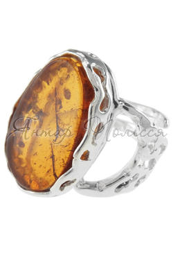 Кольцо с камнем янтаря в серебряной оправе «Аида»