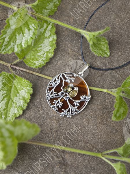  Кулон с янтарем в серебре «Неразлучники»