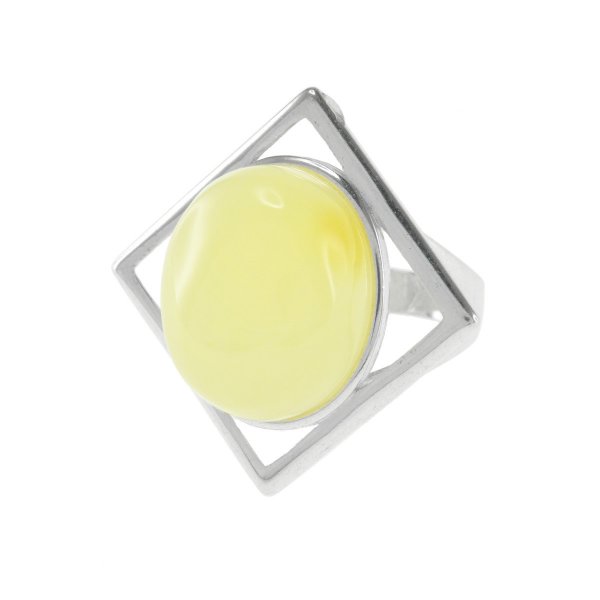 Серебряное кольцо со светлым янтарем «Динара»