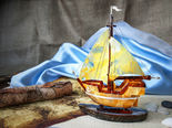 Сувенір з бурштину «Кораблик»