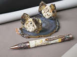 Янтарная ручка на агатовой подставке «Феникс»