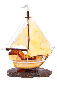 Сувенір з бурштину «Кораблик»