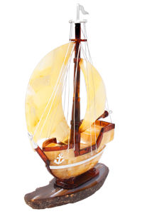 Сувенір з бурштину «Кораблик»