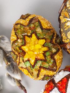 Сувенір «Писанка» інкрустована бурштином