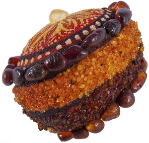 Сувенир «Писанка» инкрустированная янтарем