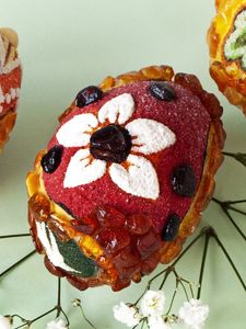 Сувенир «Писанка» инкрустированная янтарем