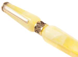 Шариковая ручка из светлого янтаря с граненой поверхностью