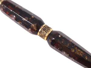 Шариковая ручка из темного янтаря с граненой поверхностью