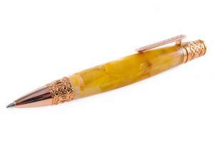 Шариковая ручка из янтарных пластин