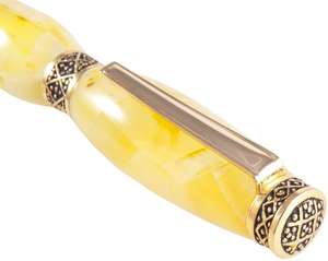 Шариковая ручка со светлым янтарем
