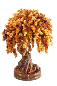Дерево-бонсай с янтарными камнями
