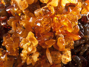 Янтарное дерево-бонсай