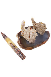 Ручка с резбленным рогом оленя на подставке «Феникс»