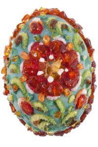 Сувенир «Писанка» инкрустированная янтарем