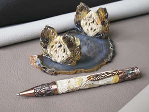 Бурштинова ручка на агатовій підставці «Фенікс»
